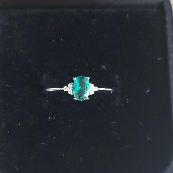 Jewelry - 925 Sterling Silver Green CZ Ring